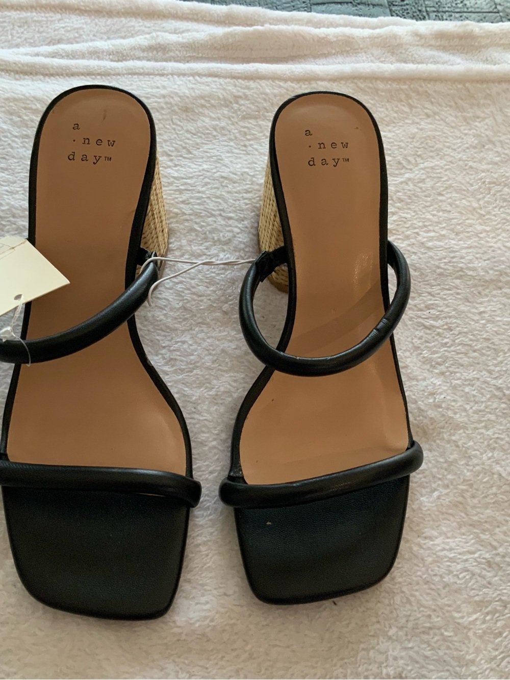 a new day Black Strappy Wedge Sandals NWT size 7.5. SKU 4010